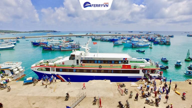 Phu Quy Express twin-hull ferry